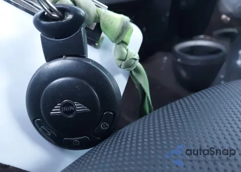 2011 Mini Cooper S z USA, uszkodzony, nr VIN WMWSV3C58BTY15760